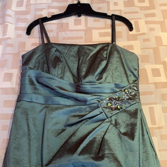 Evening dress - Picture 6 of 10